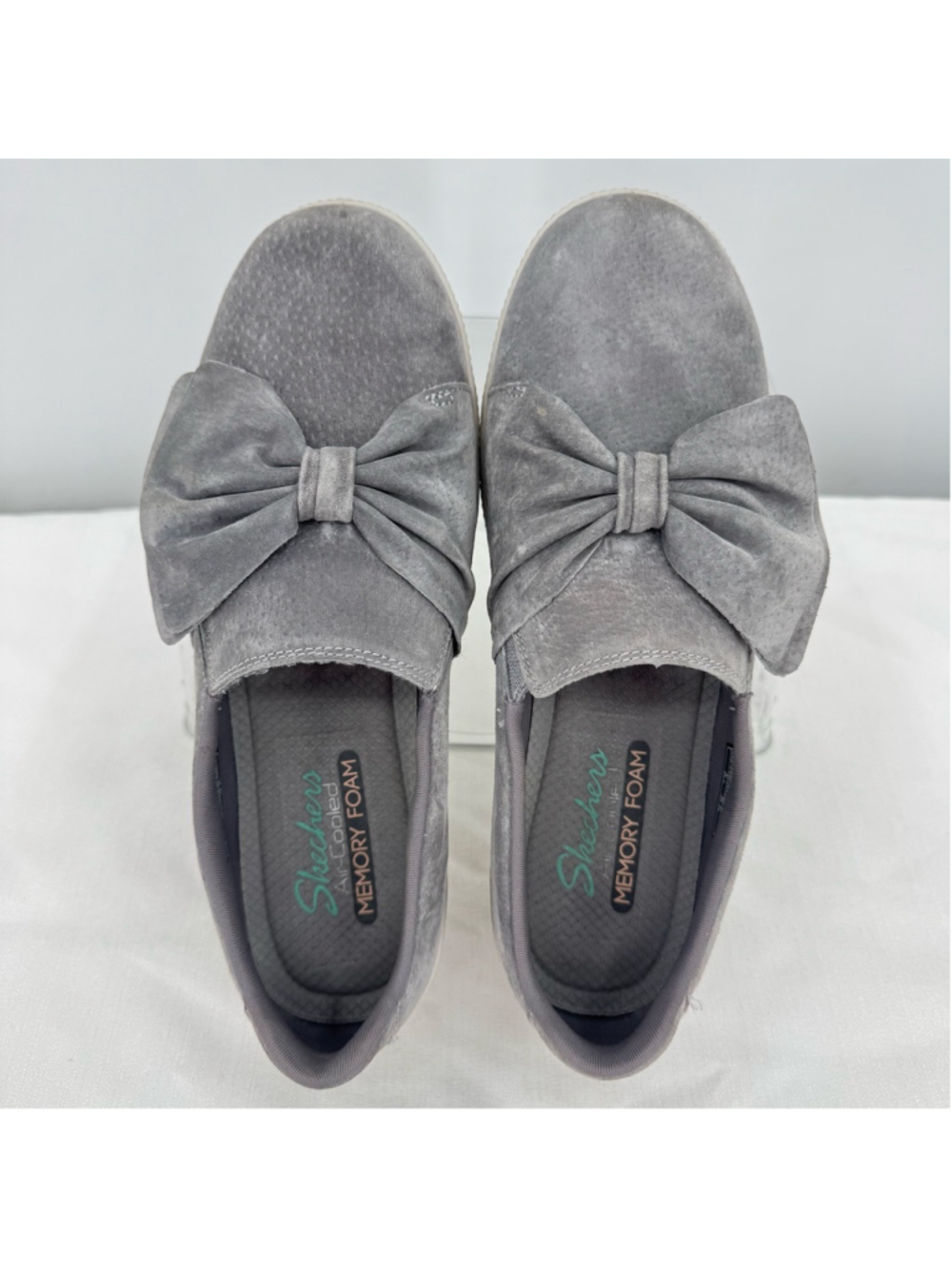Sketchers Gray Bow Slip On Sneakers Madison Ave Genuine Suede Sz 8.5 Memory Foam